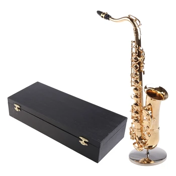 448D Меден миниатюрен саксофон с база мини музикален инструмент миниатюрна реплика куклена къща модел мини саксофон