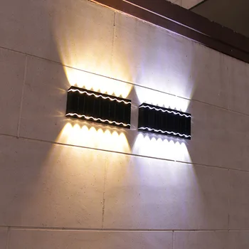 LED слънчева светлина Водоустойчива стенна лампа Външна слънчева нагоре и надолу светеща светлина за осветление Домашен двор Уличен декор Стена Градински светлини