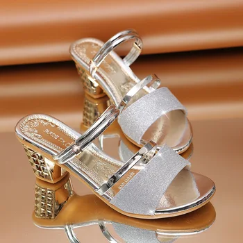 Дамски сандали обувки 2023 Нови летни дамски клинове помпа високи токчета приплъзване на bling злато сребърни чехли Модни гладиаторски обувки