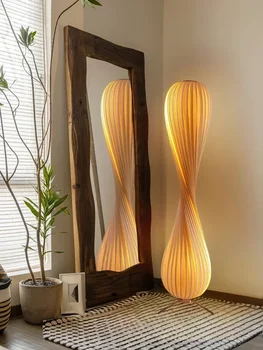 Дървена подова лампа в хола Артистичен японски стил Silent Style Bed & Breakfast Спалня Стая Вертикална лампа